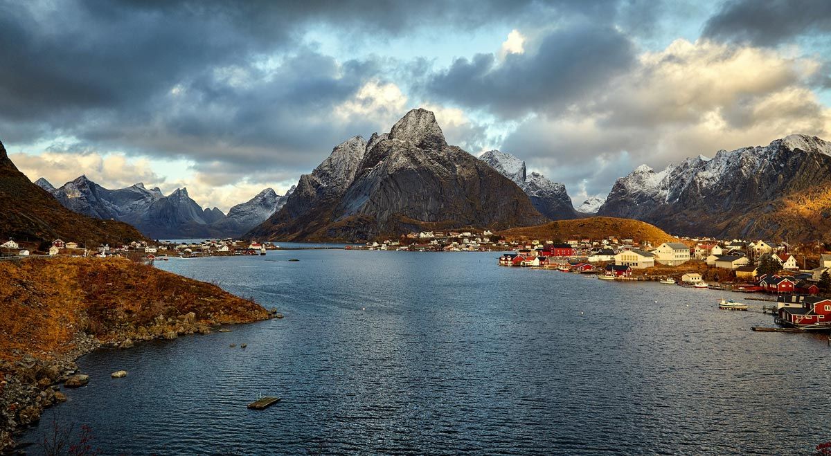 foto di reine al tramonto viaggio fotografico lofoten