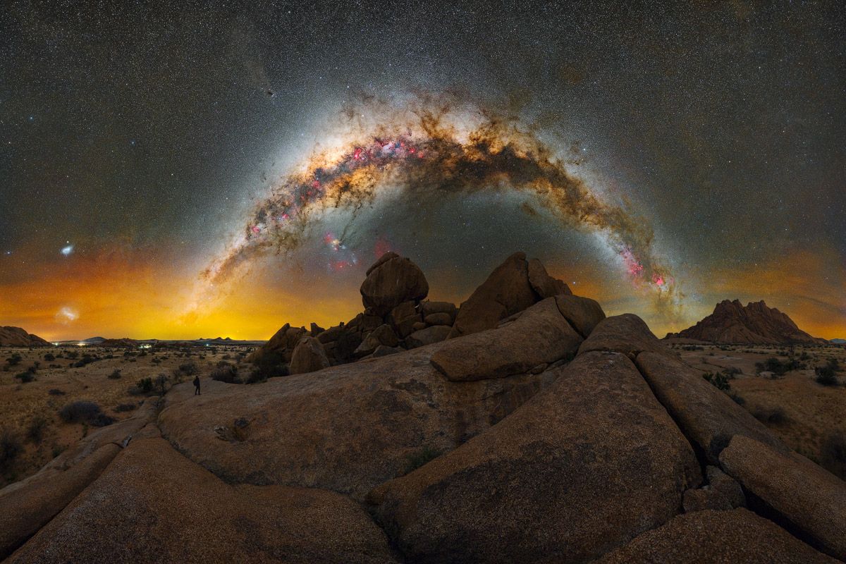 via lattea, nebulose di magellano, rocce, namibia, africa 