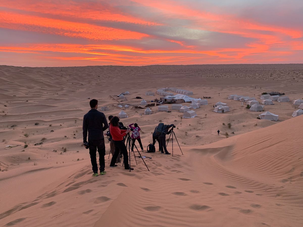 weshooters fotografano tramonto nel deserto sahara viaggio fotografico tunisia