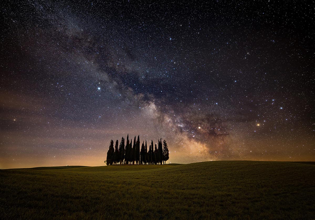 i cipressi e la via lattea viaggio fotografico val d'orcia toscana