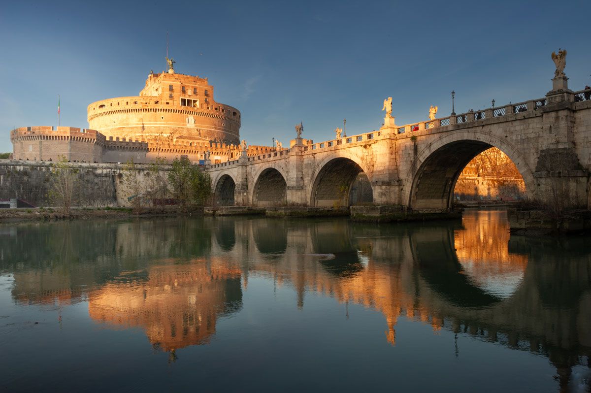 castel sant'angelo riflesso nel tevere