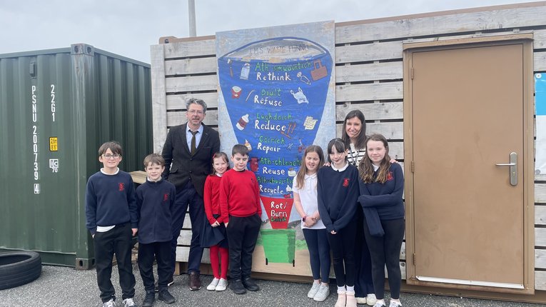 Pupils with Alasdair Allan MSP at Leverhulme Memorial Primary School/Sgoil an t-Òib on the Isle of Harris