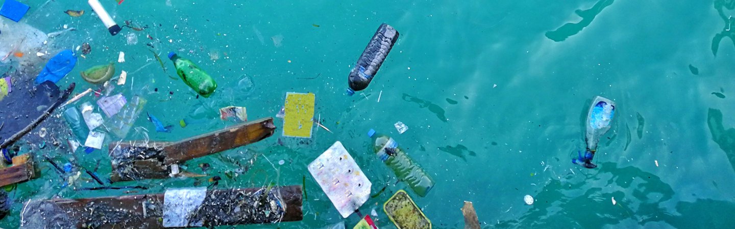 Litter and pollution in the sea Mranaked