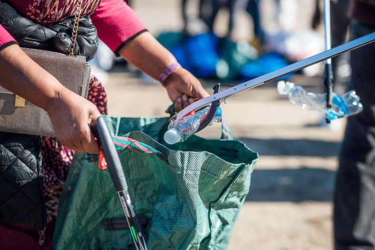 GBBC Scarborough 2025 - plastic bottle being bagged