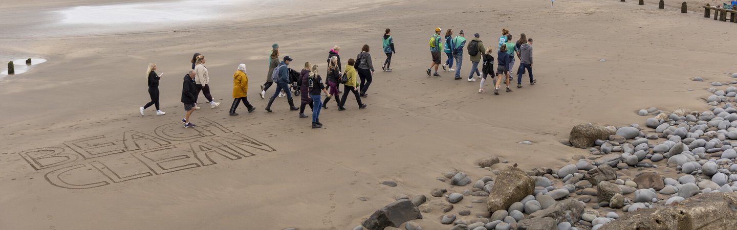 GBBC 2025 group walking on beach