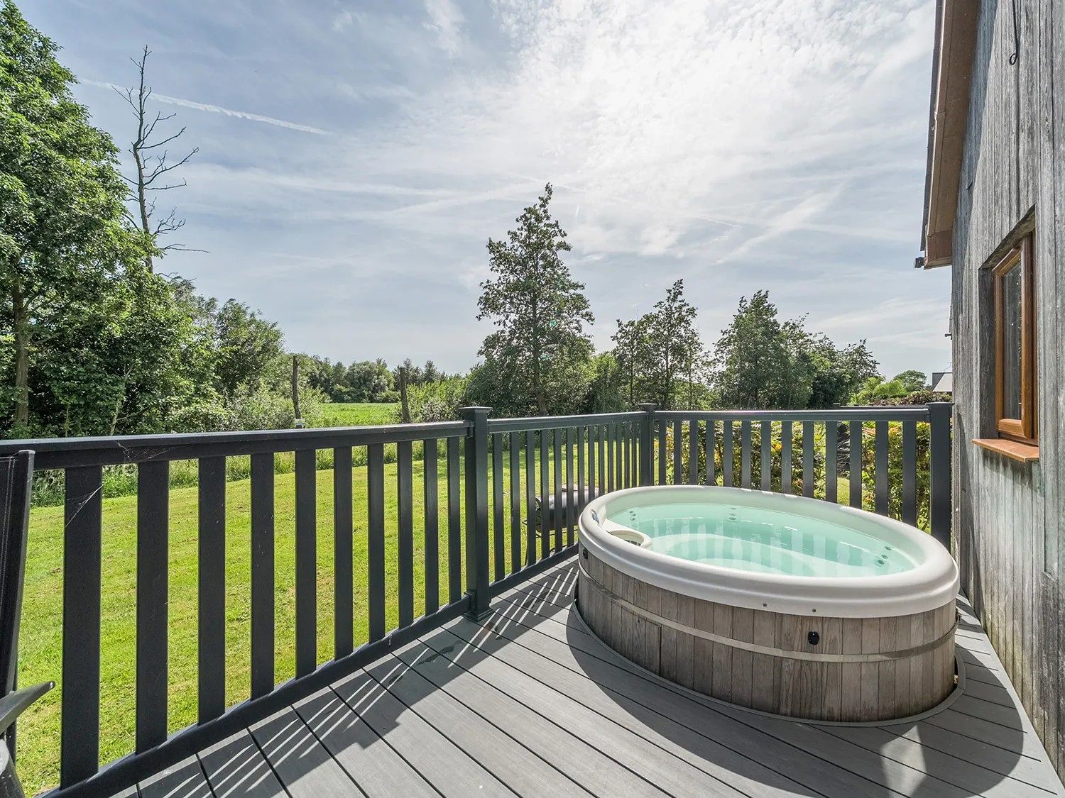 Hot tub lodge