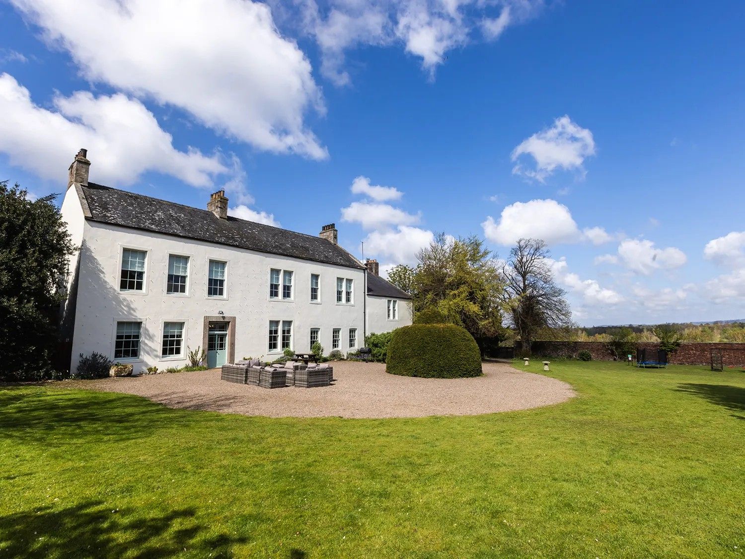 Cheviot Manor exterior