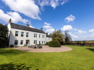 Cheviot Manor exterior