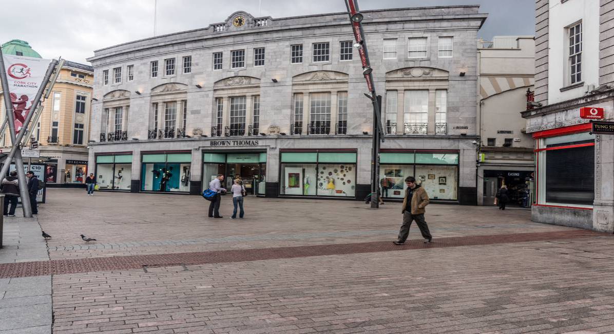 Luas is a tram/light rail system in Dublin, Ireland. There are two main lines: the Green Line, The idea for a new tram or light rail system for the city of Dublin was first The original launch date for Luas was to be 2003, but delays in construction saw this In May 2019, plans were revealed for a Luas-style system in Cork. Luas - Wikipedia