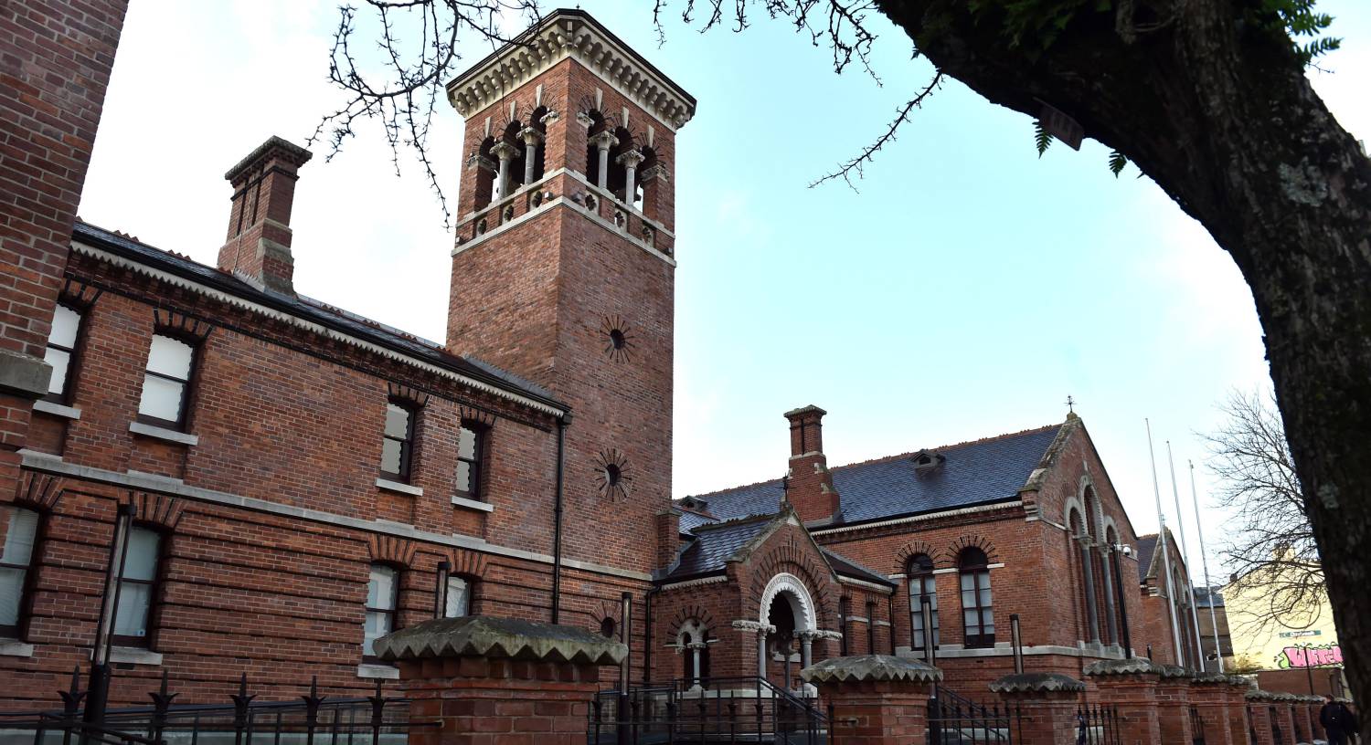 Cork woman shares warning of man targeting vulnerable Irish women Mary went on to say that after three weeks of dating this man, he said his She continued: Just to alert ladies in the north side of Cork city of this man. Cork woman shares warning of man targeting vulnerable Irish