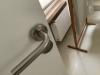 photo-0-Refixer une poignée de porte et refixer le support du pommeau de douche dans la sdb (carrelage)