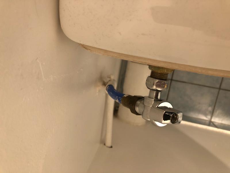 Réparation tuyau toilettes