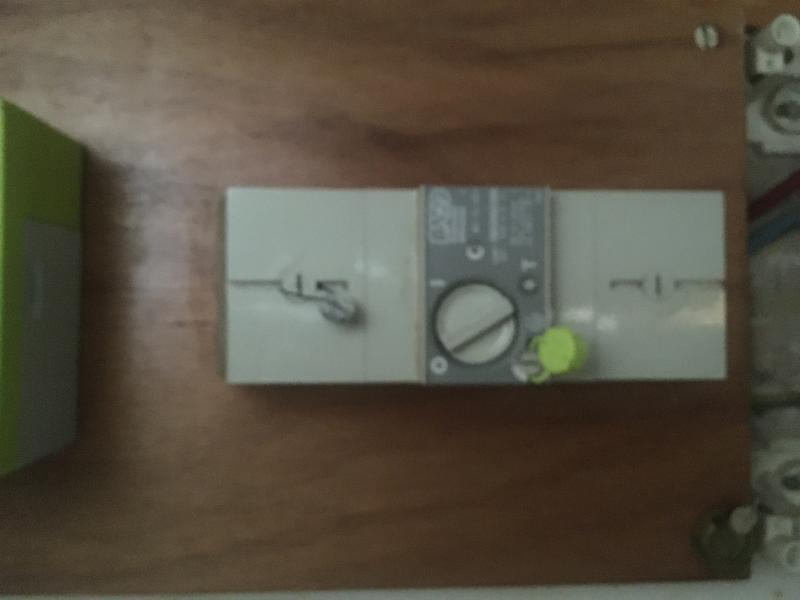 Plaques électriques qui ne fonctionnent plus / électricité qui disjoncte