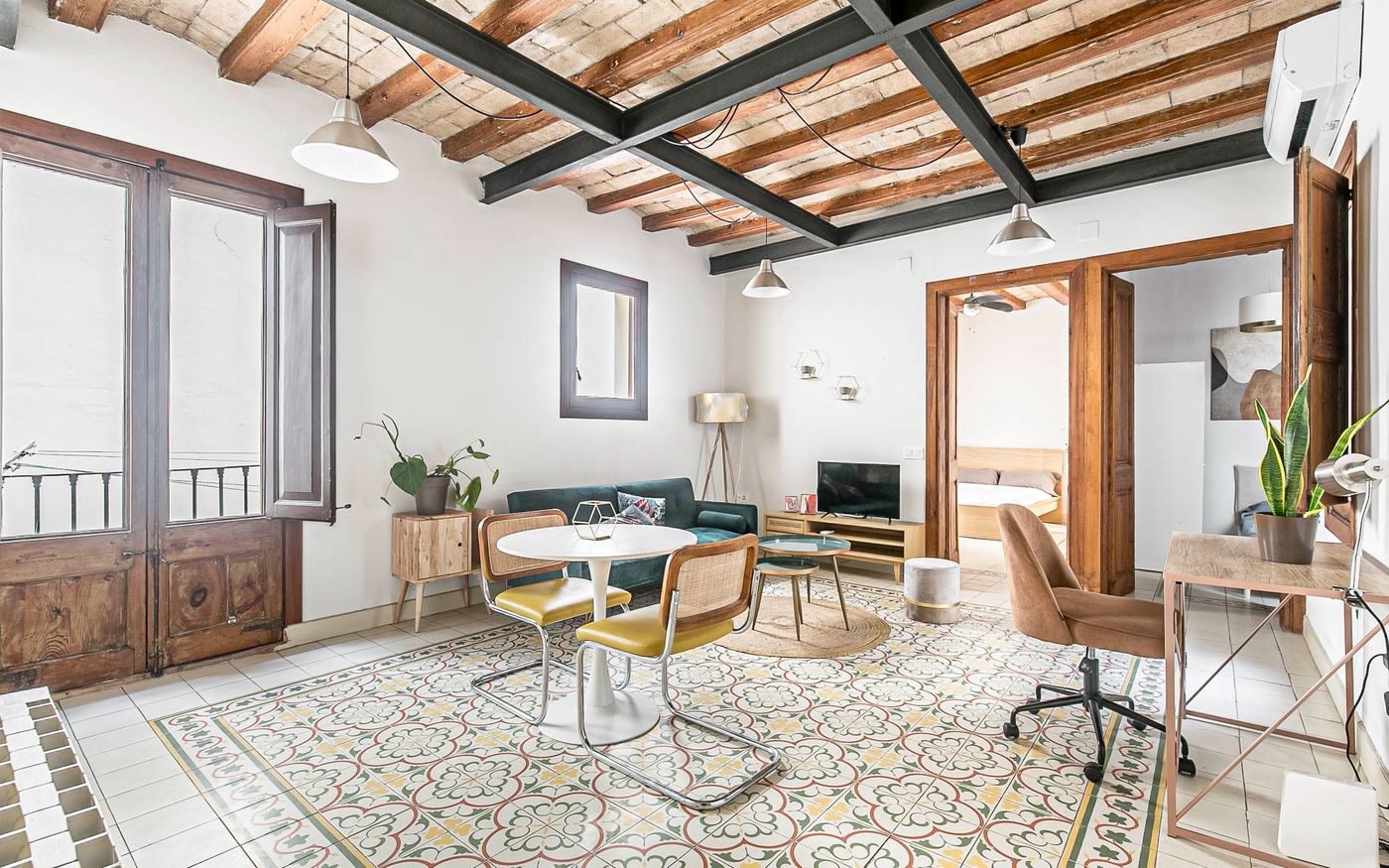 Piso reformado de 2 habitaciones y 2 baños en Ciutat Vella, Barcelona