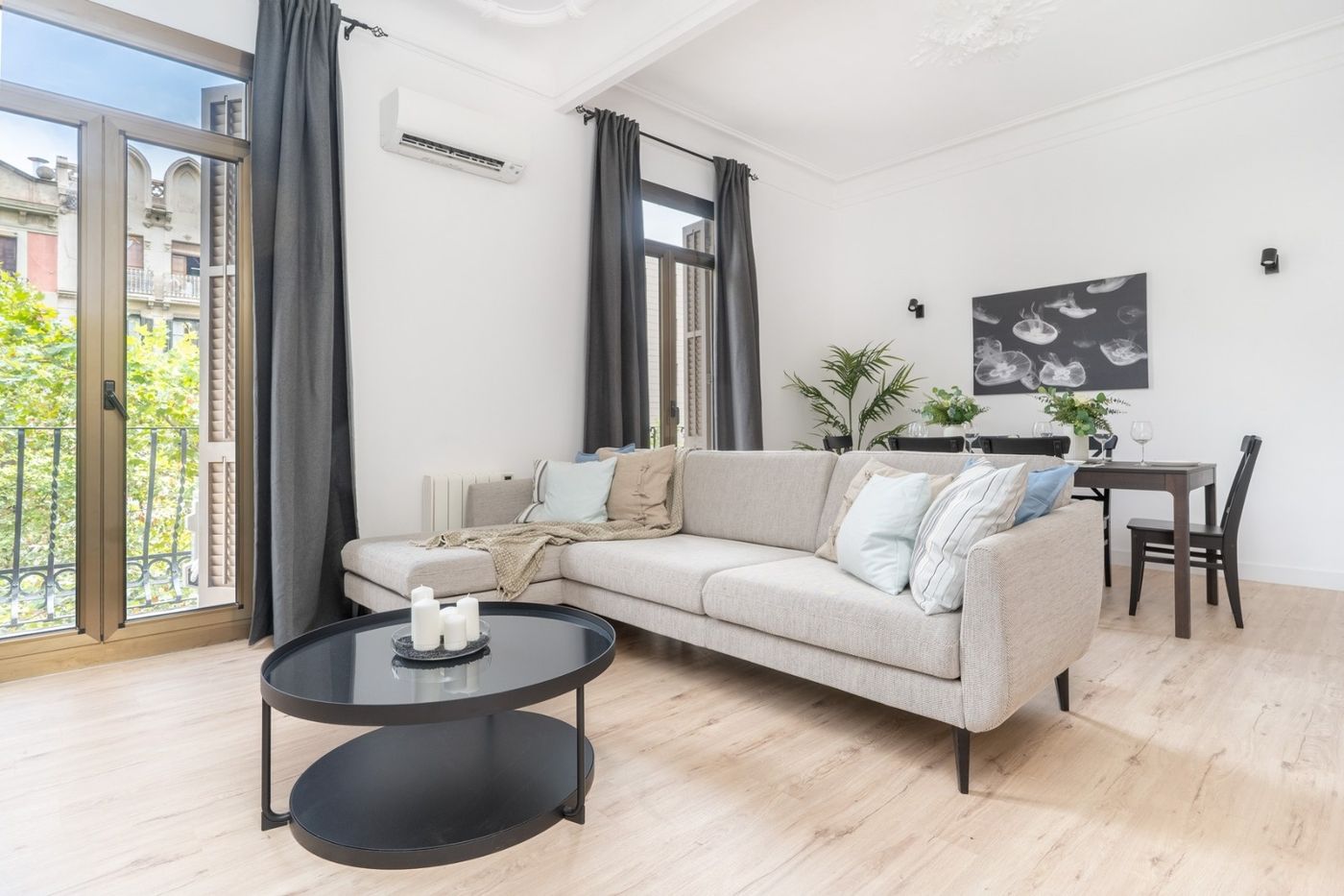 Piso de 5 habitaciones y 3 baños con licencia turística en La Nova Esquerra de l'Eixample, Barcelona