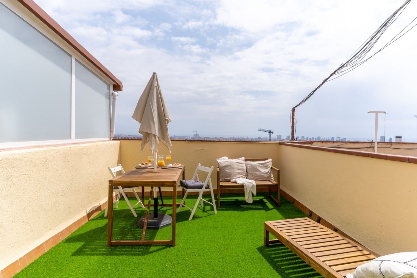 Piso sobreático en venta con 2 terrazas y vistas en el Guinardó, Barcelona