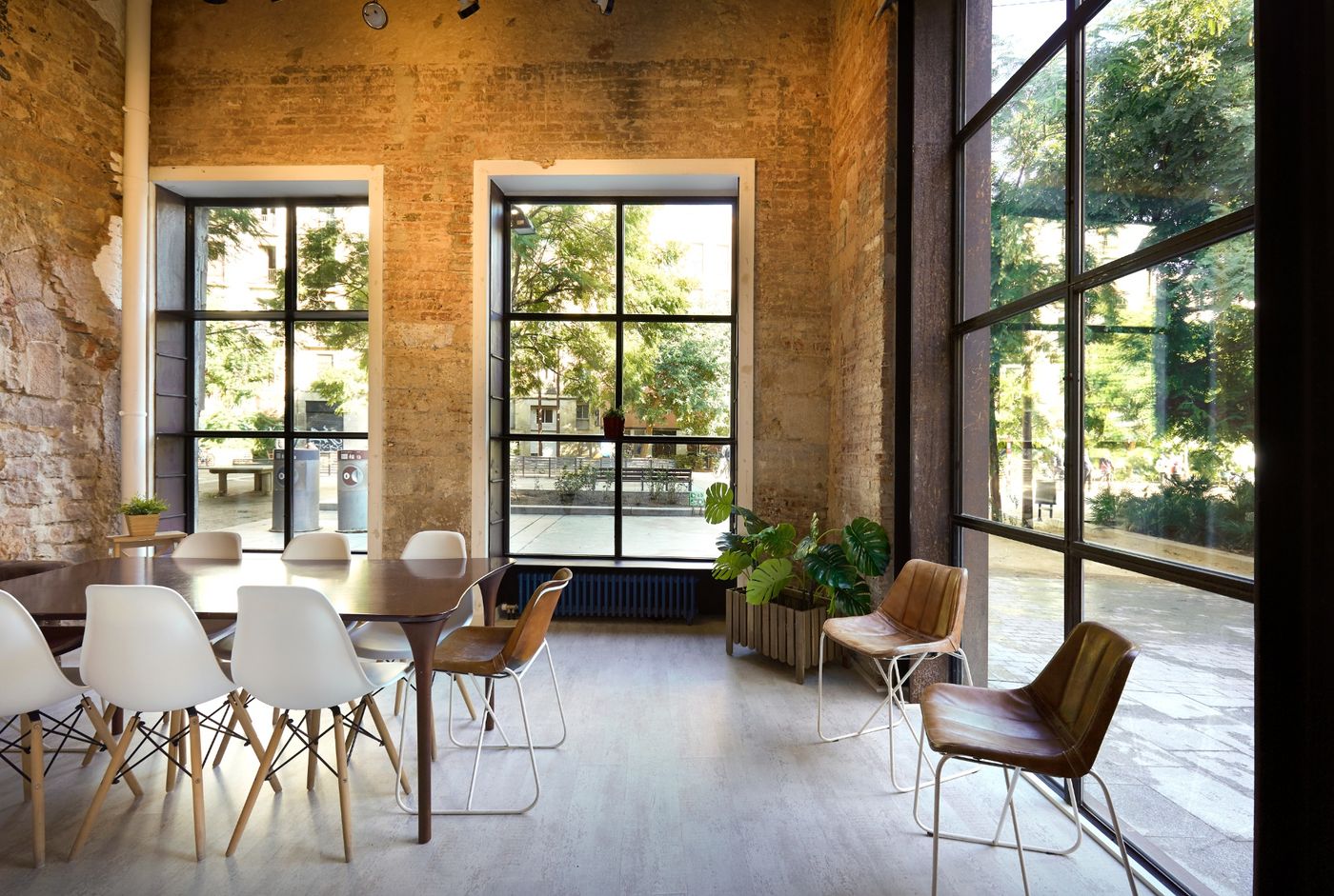 Local en venta en Sant Pere, Santa Caterina i la Ribera con altillo y patio, Barcelona