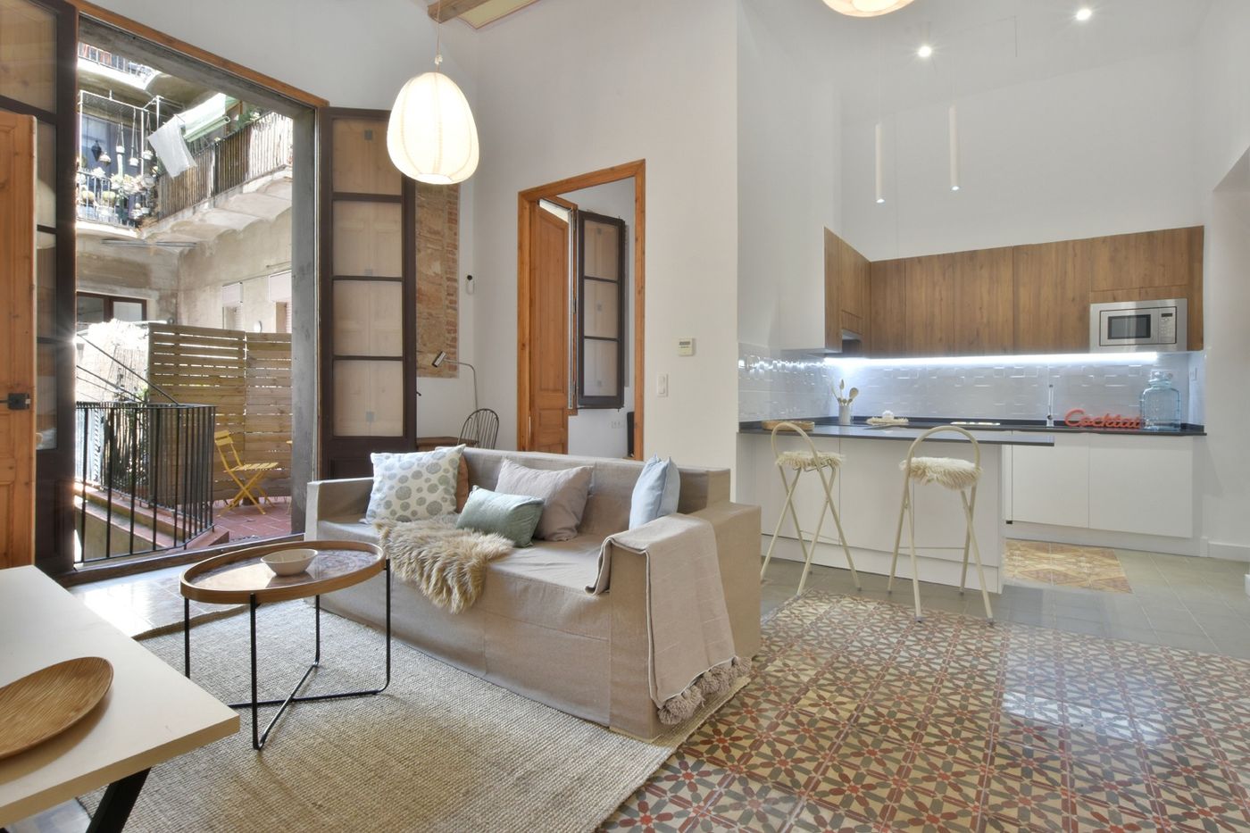 Piso en venta en el Gòtic con 2 habitaciones y techos altos, Barcelona