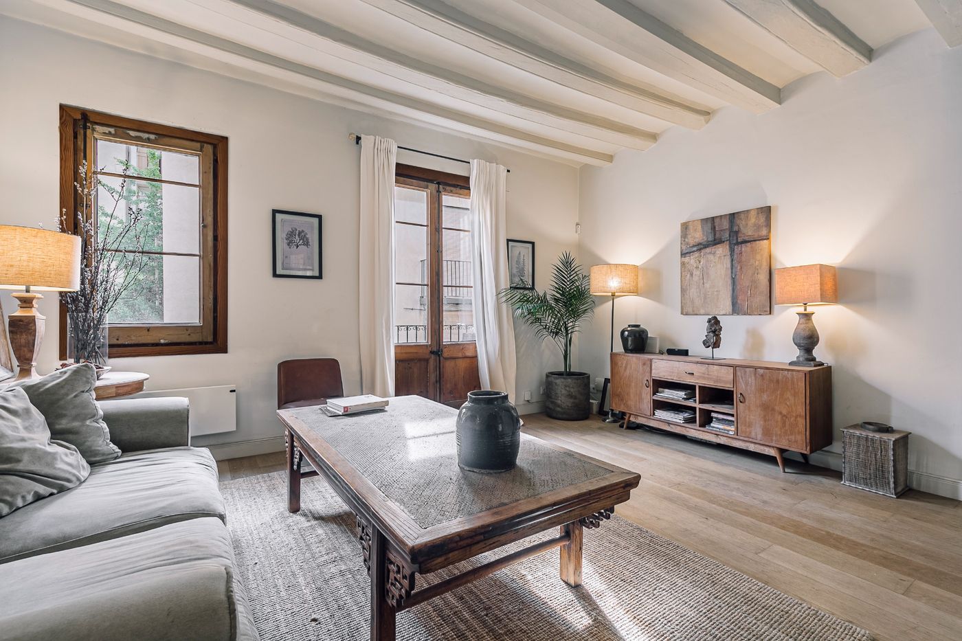 Piso en venta en el Gòtic con 1 dormitorio y balcón, listo para entrar a vivir, Barcelona