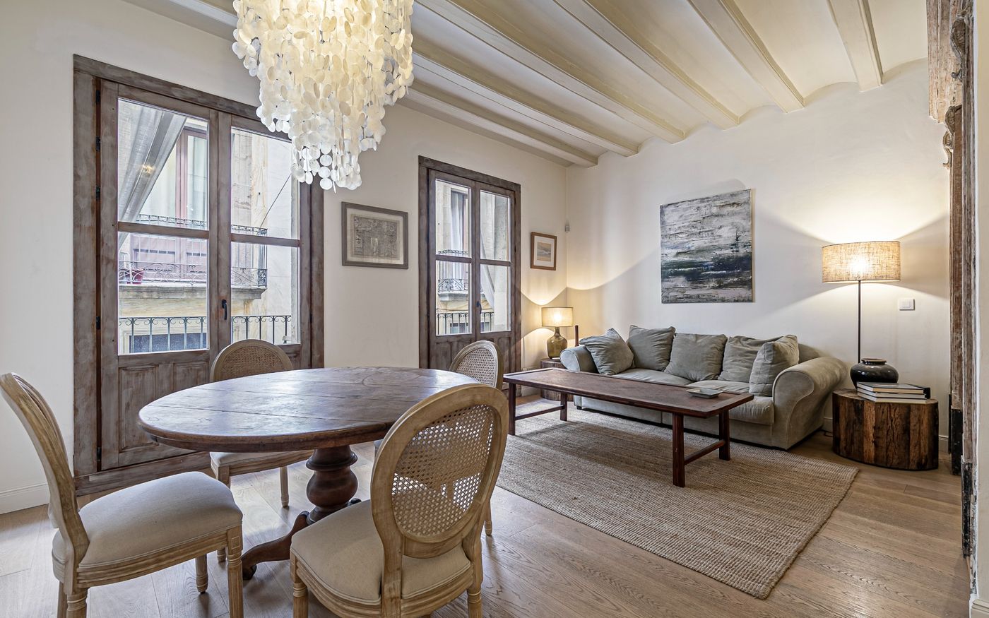 Piso en venta en el Gòtic con 1 dormitorio y balcón, para entrar a vivir, Barcelona