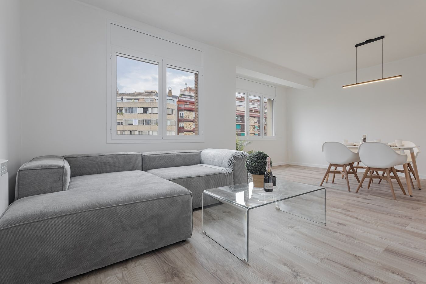 Piso en venta en Les Corts con 4 habitaciones, reformado a estrenar, Barcelona