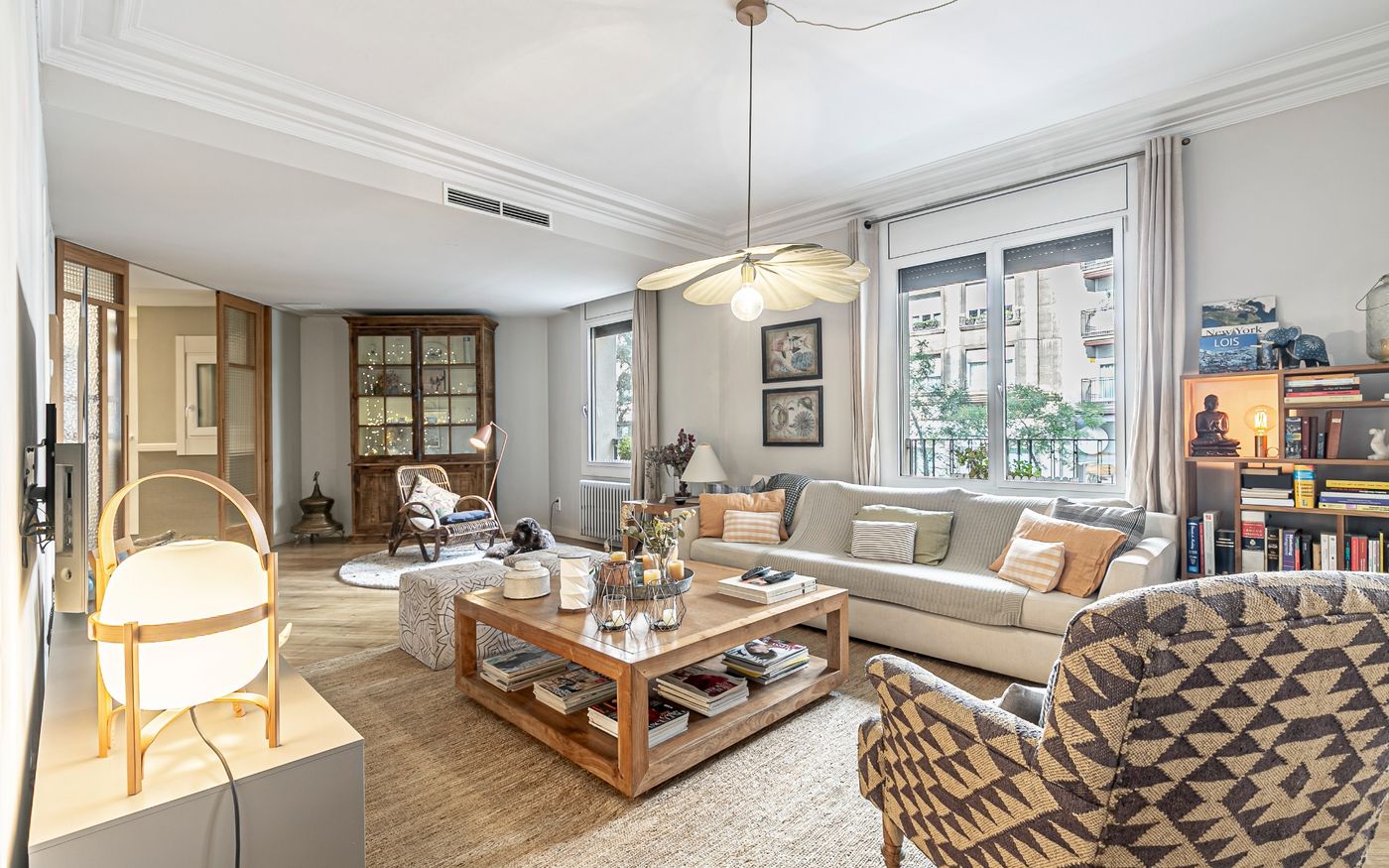 Piso en venta en Sant Gervasi-Galvany con 5 habitaciones y 3 baños en finca regia, Barcelona