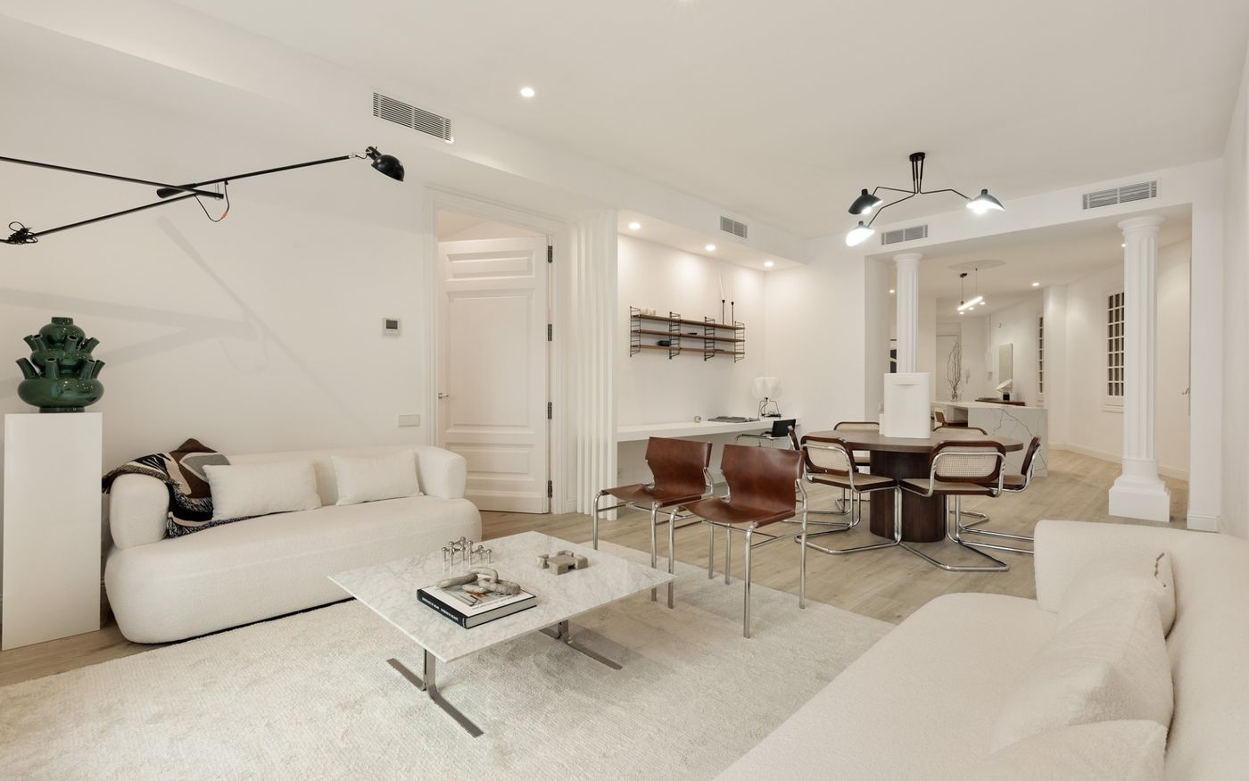 Piso en venta en el Gòtic con 3 habitaciones y balcón, reformado a estrenar, Barcelona