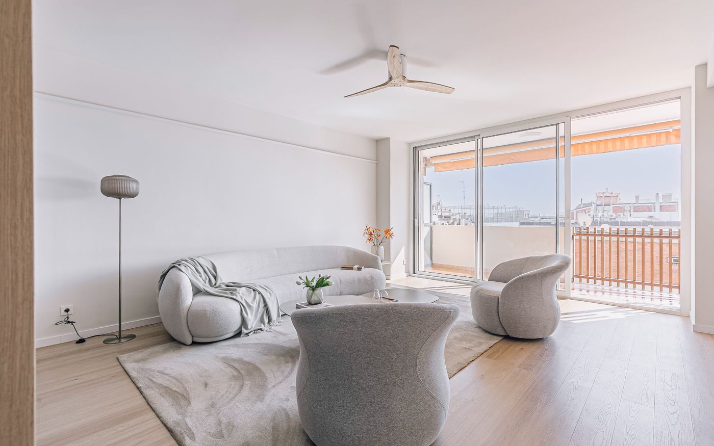 Piso en venta en Sarrià con 3 habitaciones, estudio y parking, reformado a estrenar, Barcelona