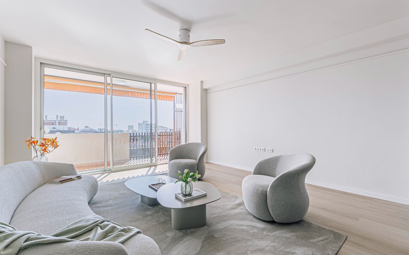 Piso en venta en Sarrià con 3 habitaciones, estudio y parking, reformado a estrenar, Barcelona