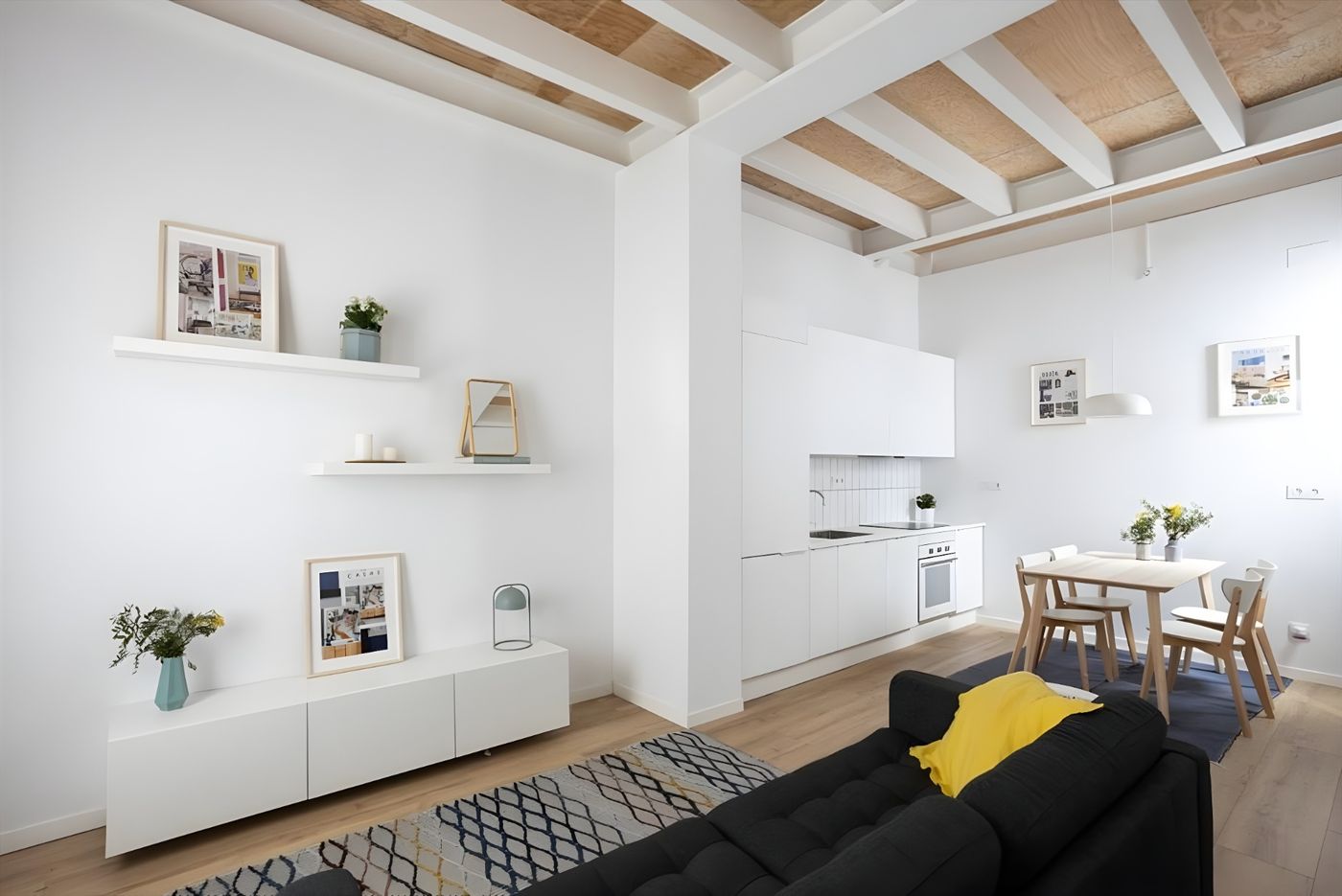 Casa en venta en Les Corts con 1 habitación y gran terraza privada, Barcelona
