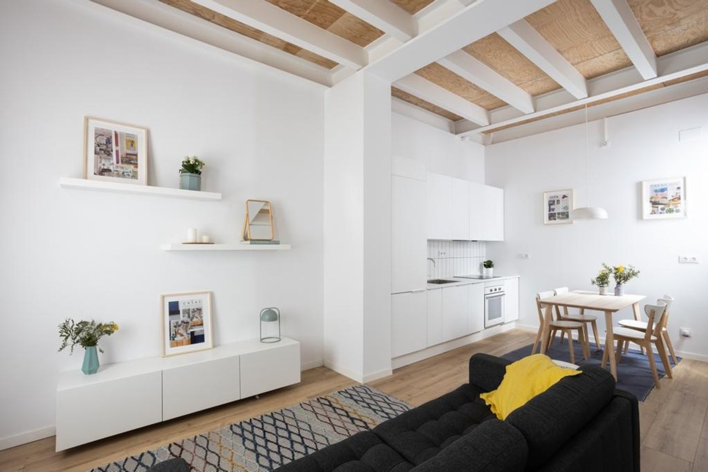 Casa en venta en Les Corts con 1 habitación y gran terraza privada, Barcelona