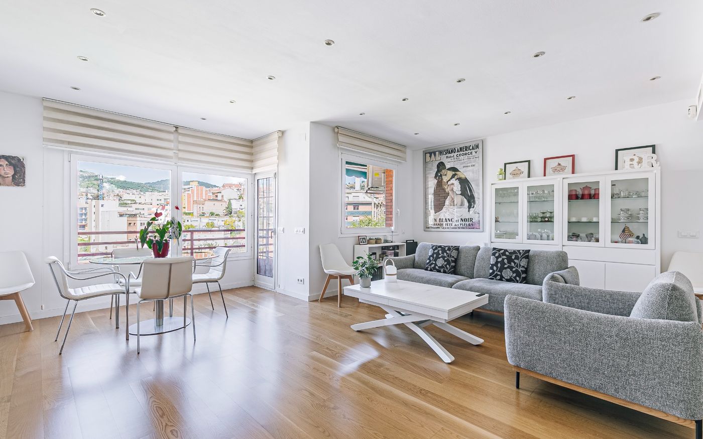 Piso en venta en Vallcarca con parking y piscina comunitaria, Barcelona