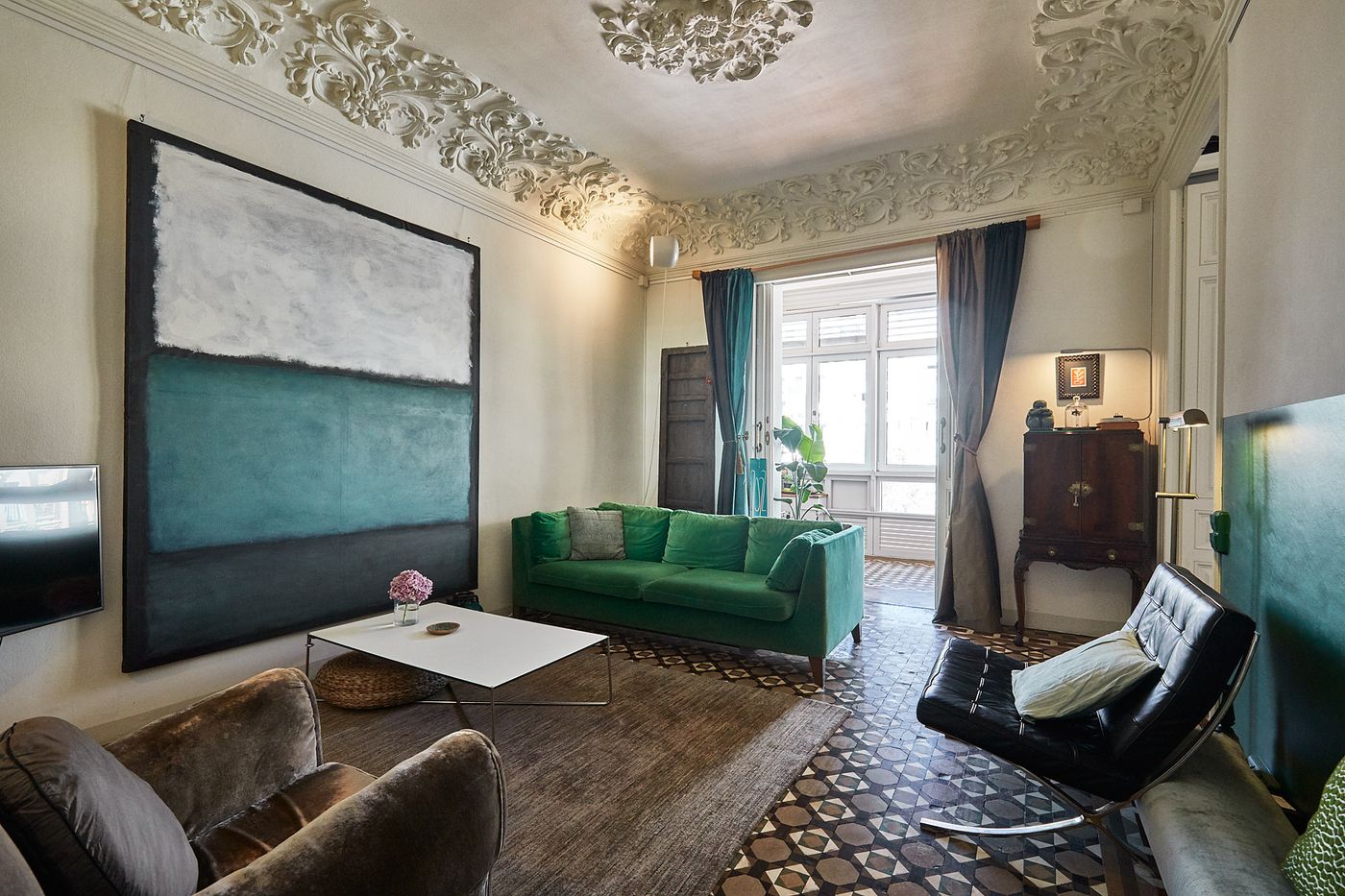 Piso en finca catalogada junto a la calle Enrique Granados