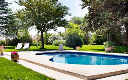 Casa en venta en la urbanización El Portón con 4 habitaciones y piscina, Albacete