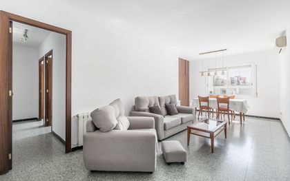 Piso en alquiler en el Congrés i els Indians con 4 habitaciones y balcón, Barcelona