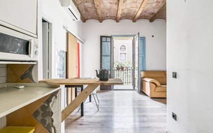 Piso de 2 habitaciones y 1 baño en la calle Dos de Maig, en El Camp de l'Arpa del Clot