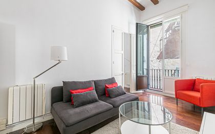 Piso de 2 habitaciones dobles con techos altos en Sant Pere, Santa Caterina i la Ribera, Barcelona