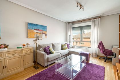Piso de 3 habitaciones y 2 baños para entrar a vivir con piscina y garaje en Madrid Río