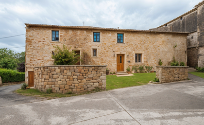 Masía para reformar con jardín en el centro de Vilaür, Girona