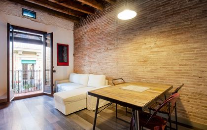 Piso en alquiler en la Vila de Gràcia con 2 habitaciones y balcón, Barcelona