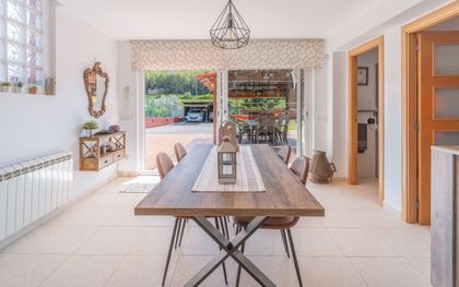 Casa independiente de 5 habitaciones con piscina y vistas a la naturaleza en Calafell Park, Tarragona