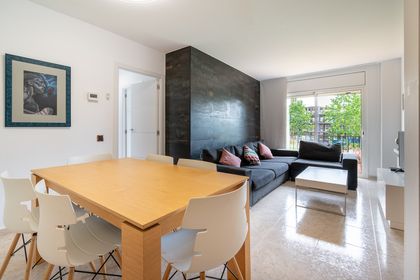 Piso exterior de 3 habitaciones y 2 baños con garaje en Celrà, Girona