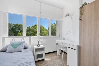 Piso para estudiantes amueblado con 4 habitaciones en Salt, Girona
