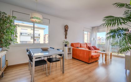 Piso luminoso con 3 habitaciones, 2 baños y parking en Salt, Girona