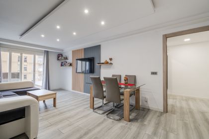 Piso en venta en Santa Eugènia, reformado con 3 habitaciones y 2 baños, Girona