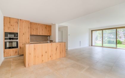 Piso en alquiler en Sa Riera (Begur) a estrenar, con 4 habitaciones, parking, jardín y piscina comunitaria, Girona
