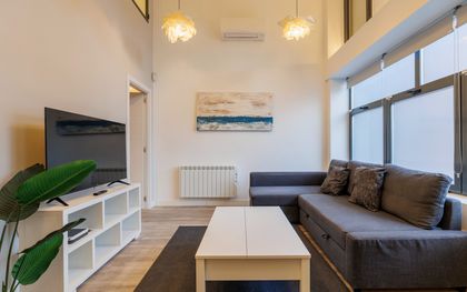 Local en venta en Fuencarral con 3 habitaciones, reformado con acabados de vivienda, Madrid