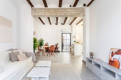 Piso en venta en el Cabanyal con 2 habitaciones y reformado, Valencia