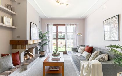 Casa en venta en Torredembarra con 4 habitaciones, terraza, jardín y piscina comunitaria, Tarragona