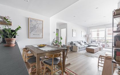 Piso en venta en la Antiga Esquerra de l'Eixample con 4 habitaciones y terraza, recién reformado, Barcelona